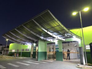 Fachada da UPA Santa Paula durante a noite