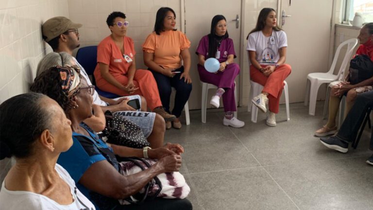Envelhe-Ser Com Saúde é uma iniciativa da equipe Multidisciplinar do MCS Carlos Gomes