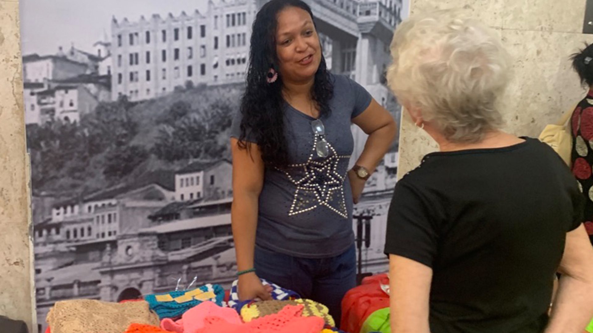 Rita dos Santos é crocheteira e expôs seu trabalho na feira de saúde e empreendedorismo