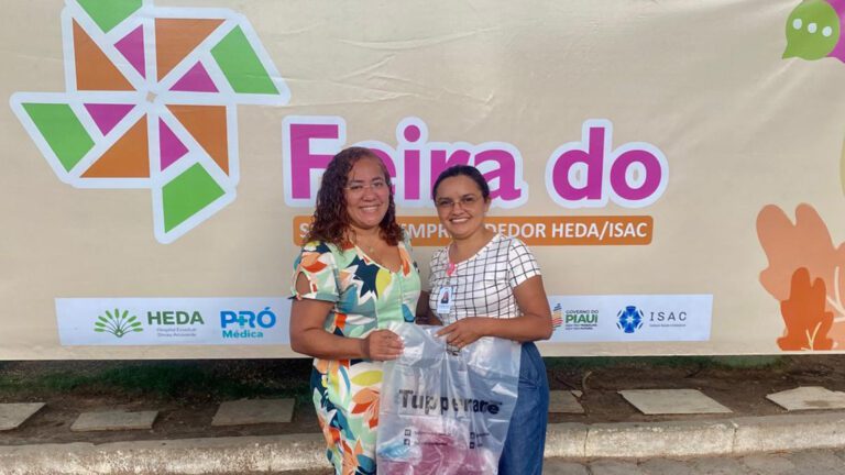 Servidores do HEDA e Anexos expuseram artesanatos, roupas, livros e outros itens durante a feira