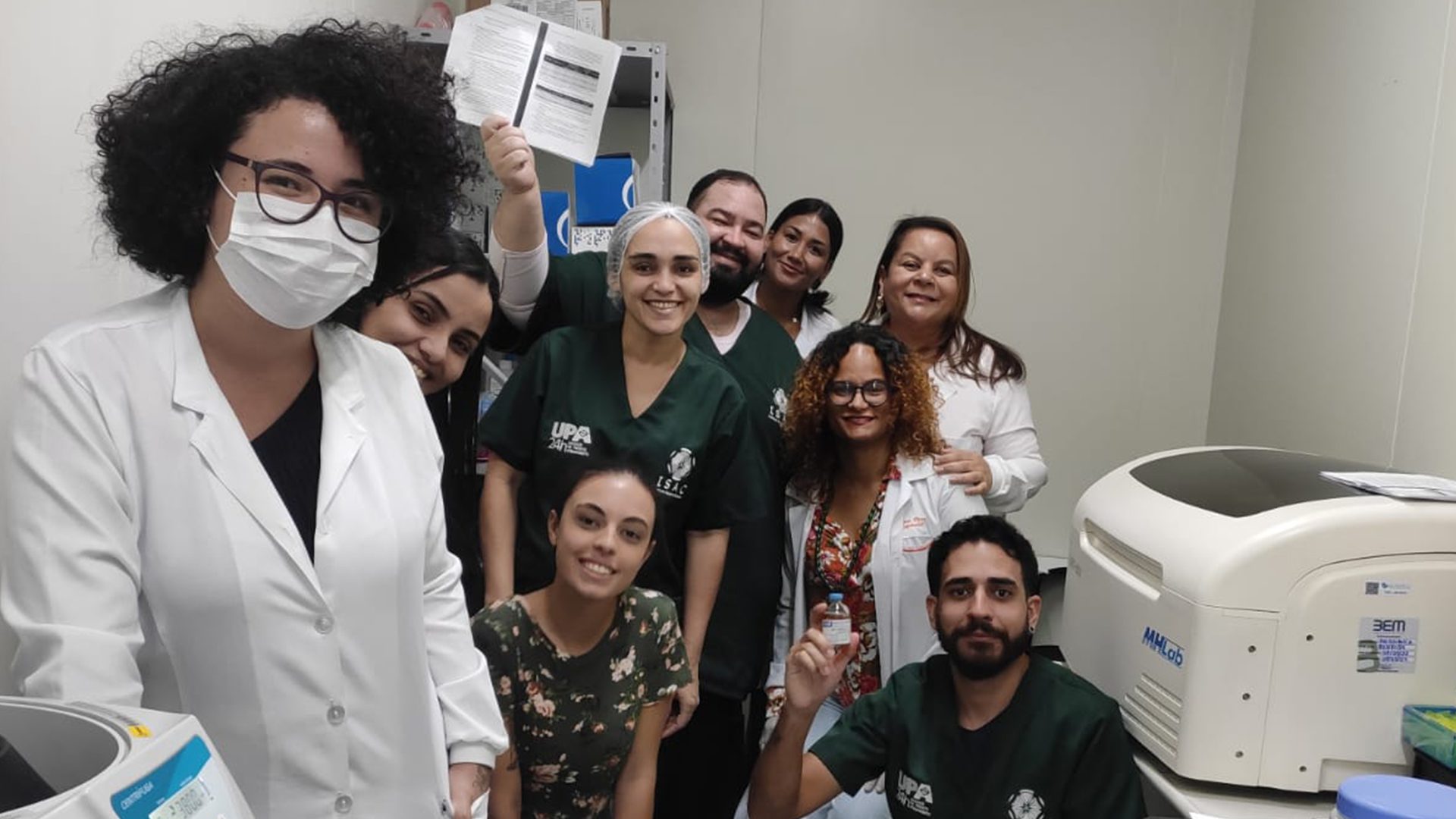 Os técnicos em Análises Clínicas atuam nos laboratórios dos pronto atendimentos, onde fazem a coleta e o processamento de materiais biológicos para auxiliar no diagnóstico médico. (Foto: UPA Benedito Bentes/Divulgação)