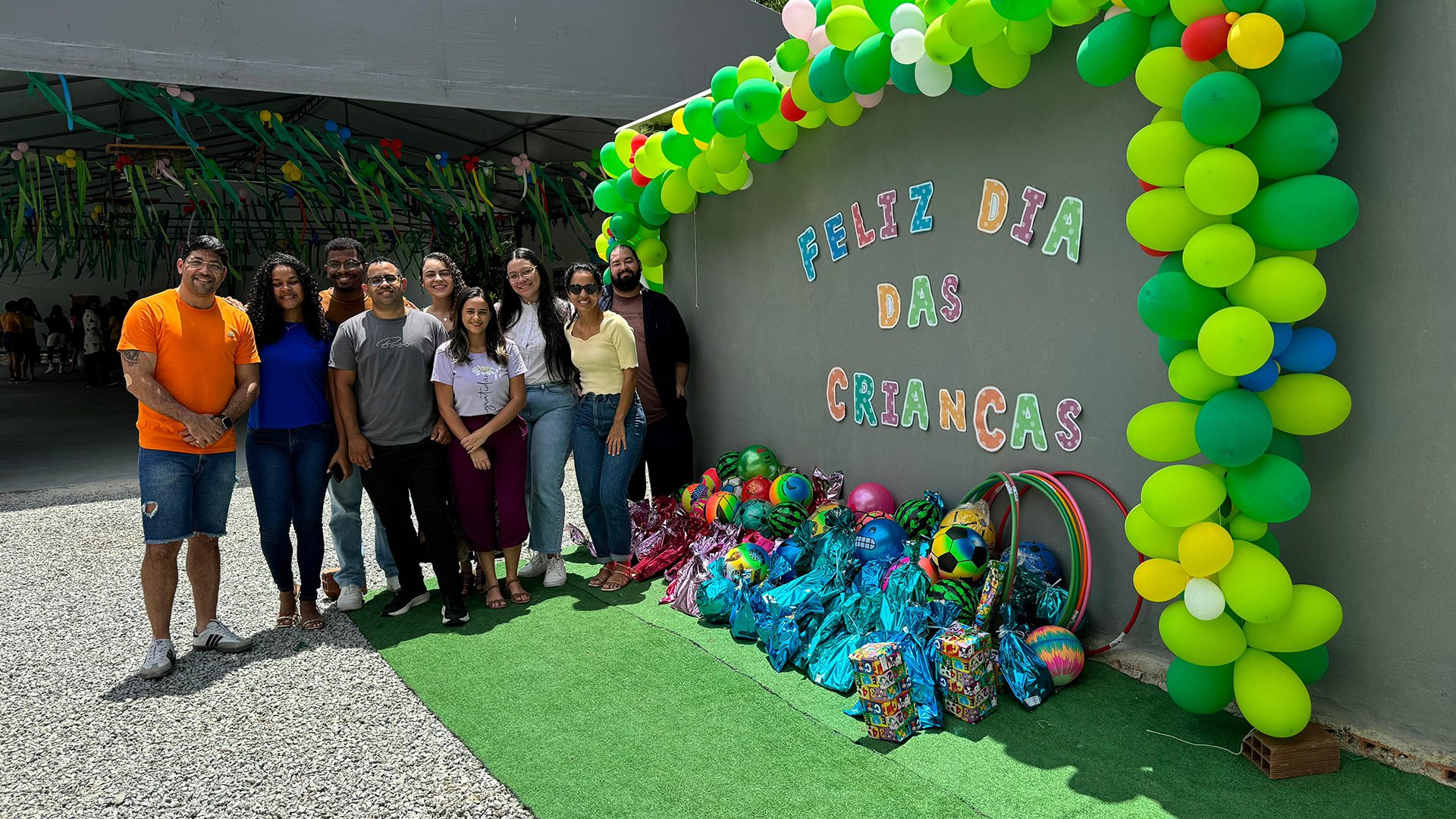 No mês das crianças, colaboradores da UPA Benedito Bentes se uniram para arrecadar cerca de 200 presentes e distribuir em comunidades ribeirinhas de Maceió. (Foto: Divulgação)