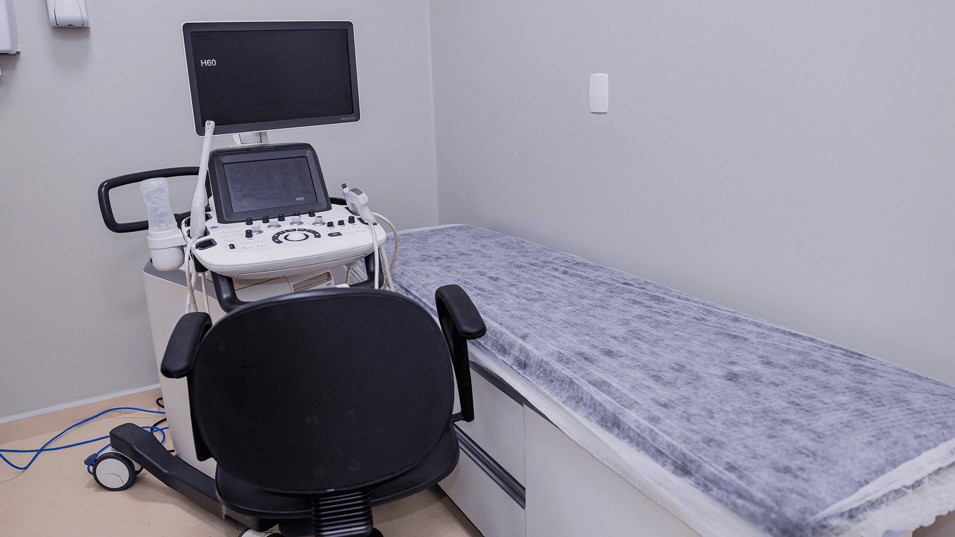 A Central de Diagnóstico conta com duas salas para atendimento em Telemedicina, consultório ginecológico, sala para exame de radiografia, sala para ultrassonografia, sala para mamografia e sala de coleta. (Foto: Gabriel Paulino)