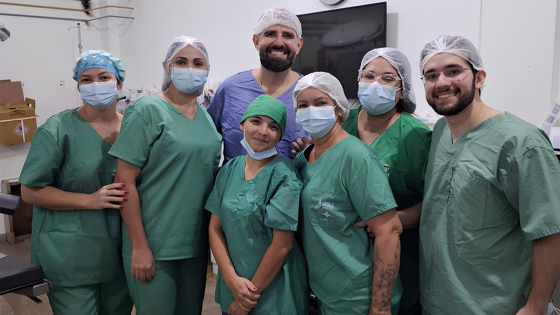 A equipe de cirurgias ortopédicas é liderada pelo médico ortopedista Dr. Gutemberg Soares, coordenador do serviço no hospital. (Foto: Divulgação/HRCR)