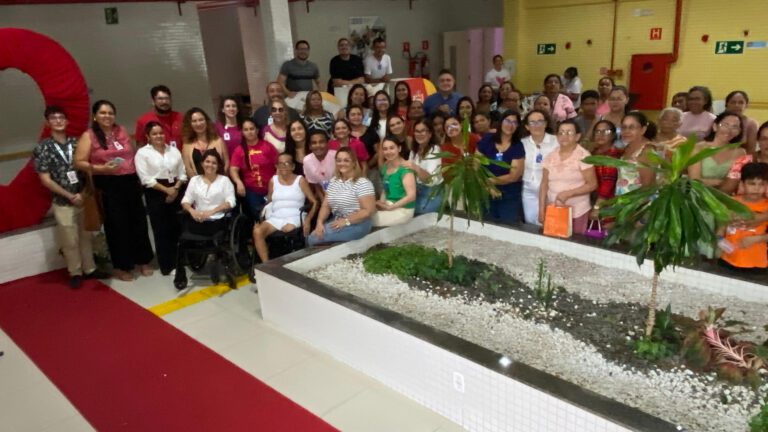 Evento alusivo ao mês das Mães contou com diversas atividades e orientações, respeitando as limitações dos pacientes e ajudando a fortalecer os vínculos familiares. (Foto: Camila Neto)