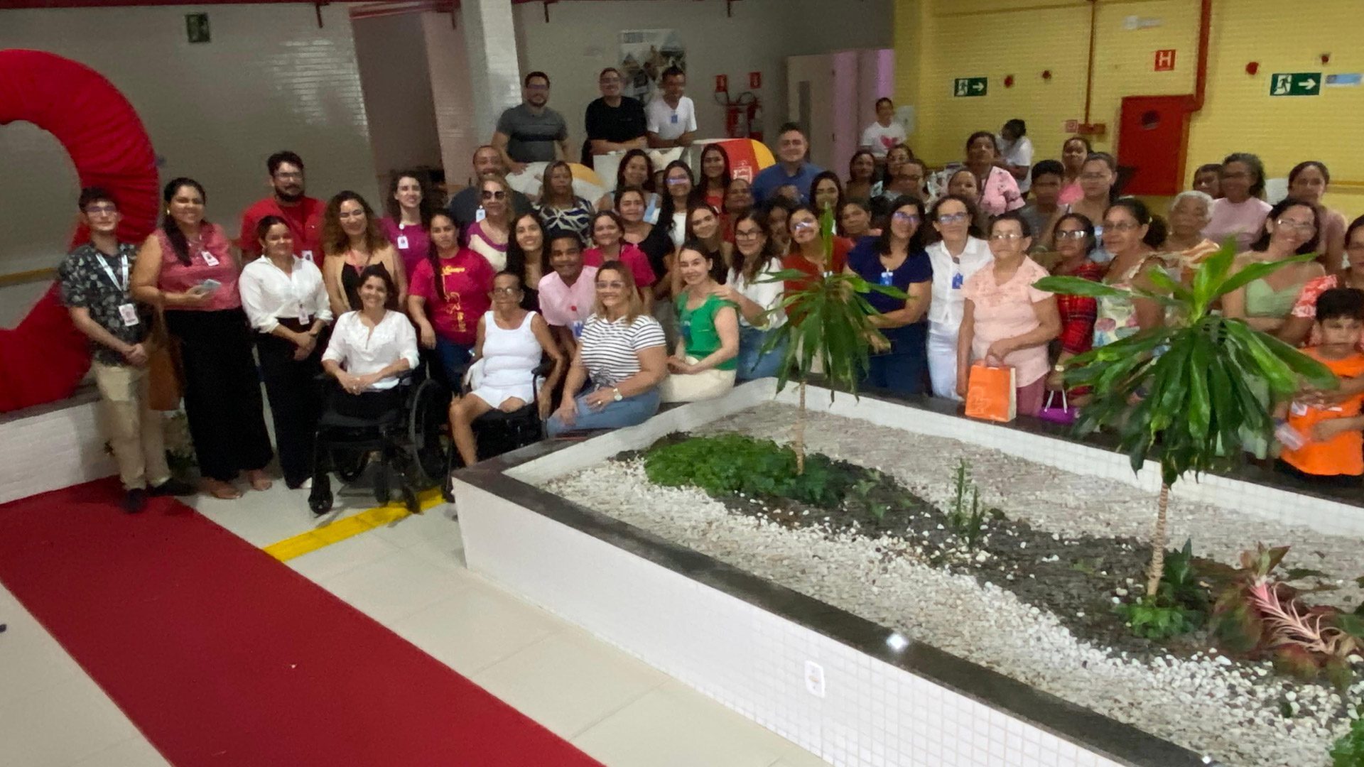 Evento alusivo ao mês das Mães contou com diversas atividades e orientações, respeitando as limitações dos pacientes e ajudando a fortalecer os vínculos familiares. (Foto: Camila Neto)