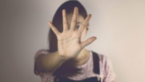 O Serviço de Atendimento às Vítimas de Violência Sexual (SAVVIS) do HEDA é gratuito e funciona 24 horas por dia, todos os dias. (Foto: Freepik)