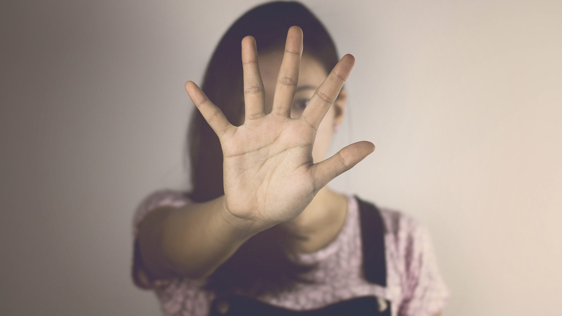 O Serviço de Atendimento às Vítimas de Violência Sexual (SAVVIS) do HEDA é gratuito e funciona 24 horas por dia, todos os dias. (Foto: Freepik)