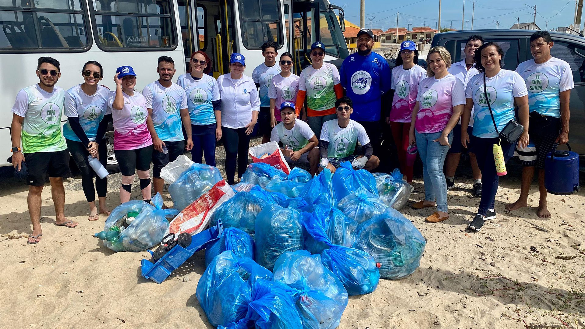 Ação ambiental com o apoio técnico do Instituto Tartarugas do Delta teve como objetivo conscientizar sobre a importância do descarte correto de resíduos sólidos. (Foto: Camila Neto)