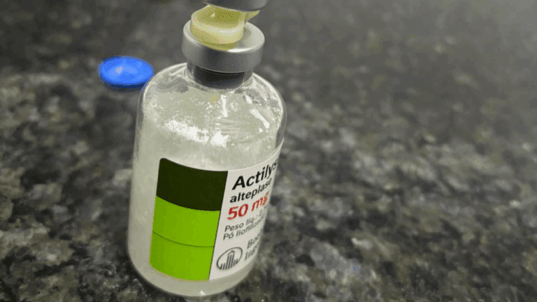 Realizada pela primeira vez na UPA Trapiche da Barra, a trombólise é um procedimento que estabiliza o paciente, evitando agravos cardíacos e cerebrais. (Foto: Divulgação)