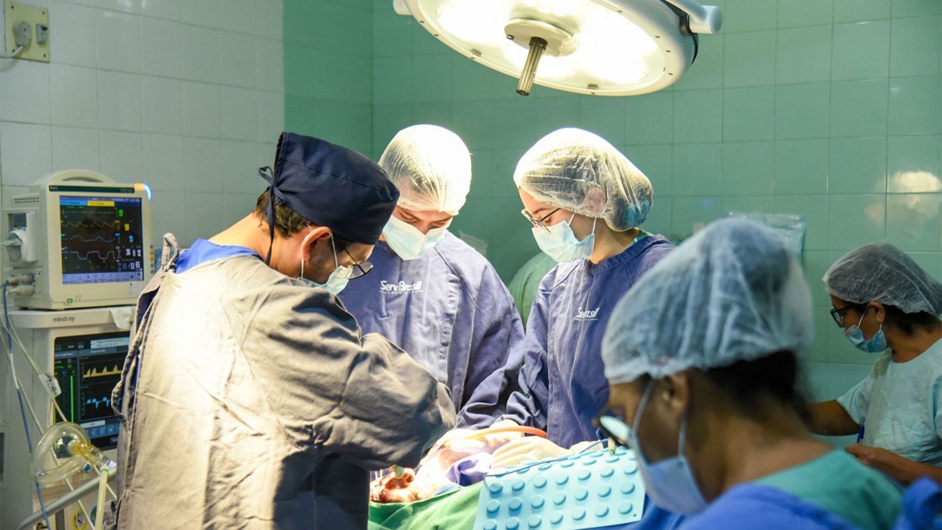 Procedimento inédito de reconstrução facial foi realizado na órbita da face e no maxilar de paciente vítima de acidente automobilístico, agora em recuperação. (Foto: Clemilton Silva)