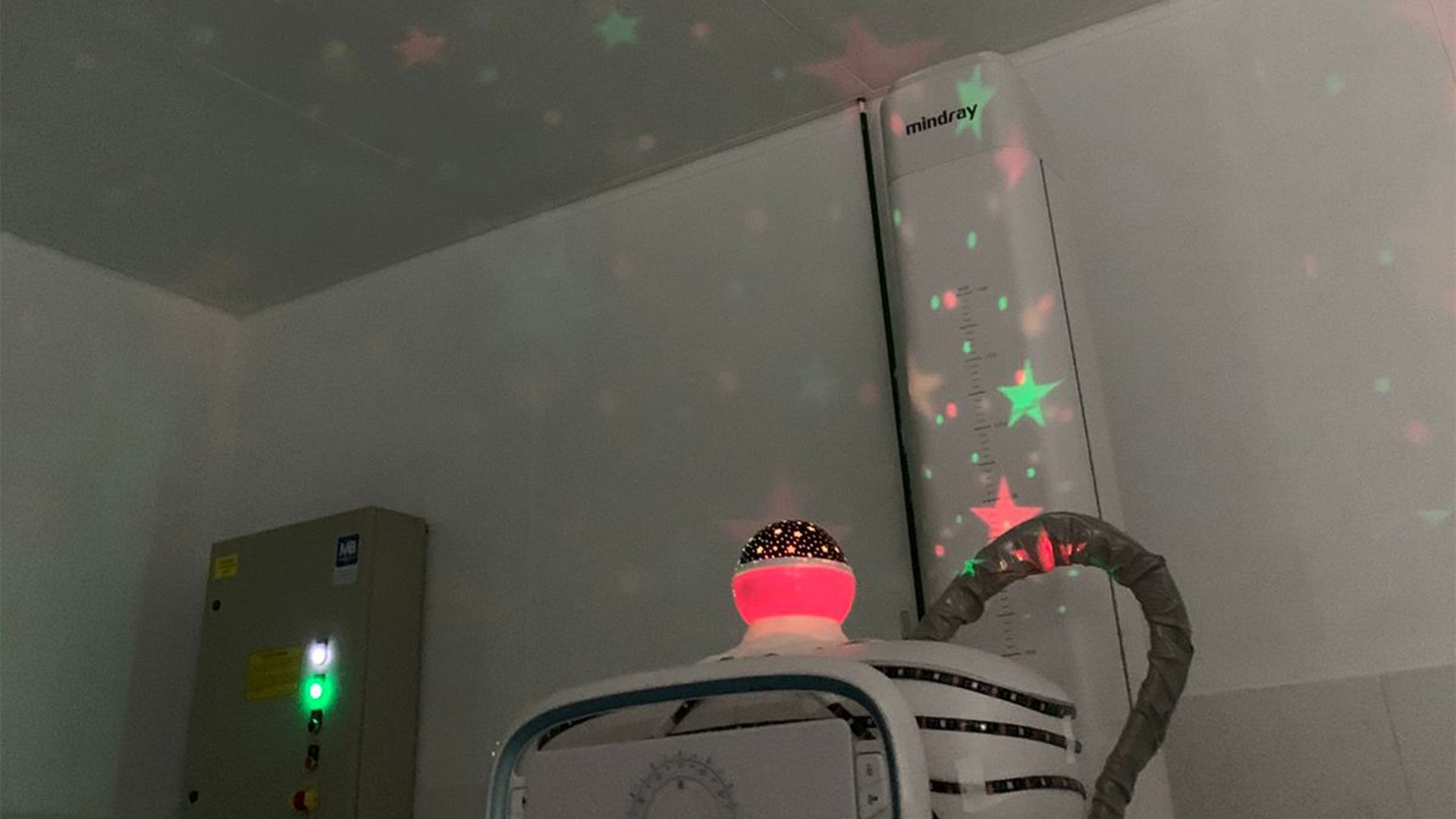 Os objetos funcionam a pilhas e baterias portáteis que passaram por avaliação de um físico médico, a fim de garantir a ausência de quaisquer interferências na qualidade dos exames. (Foto: Divulgação)