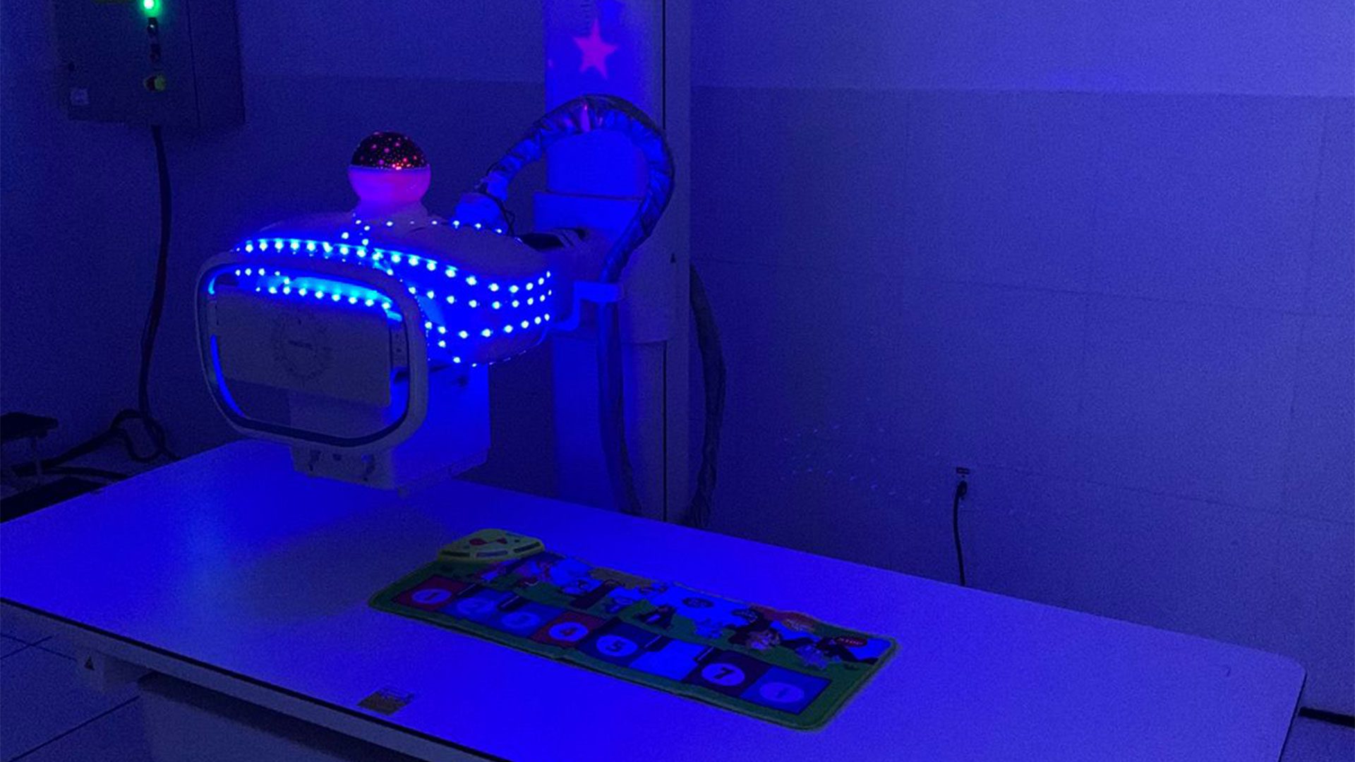 O RadInclui é um projeto inovador direcionado aos pacientes com necessidades especiais que precisam realizar exames radiológicos. A UPA Trapiche da Barra é a segunda unidade do Brasil a adotar o serviço. (Foto: Divulgação)