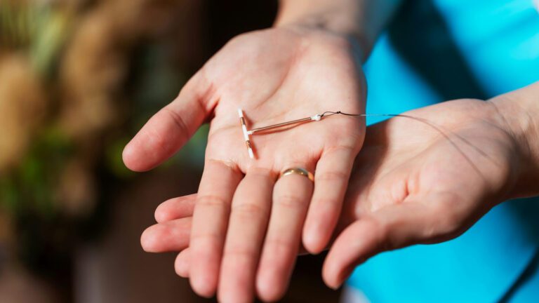 O procedimento de inserção de DIU gratuitamente pelo HEDA é um método seguro e eficaz para as mulheres que buscam saúde reprodutiva e autonomia nas decisões. (Foto: Reprodução)
