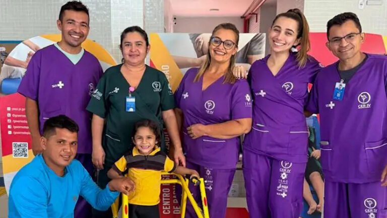 Mais do que auxiliar na locomoção, os equipamentos entregues aos pacientes em acompanhamento no CER IV oferecem mais autonomia, dignidade e qualidade de vida. (Foto: Camila Neto)