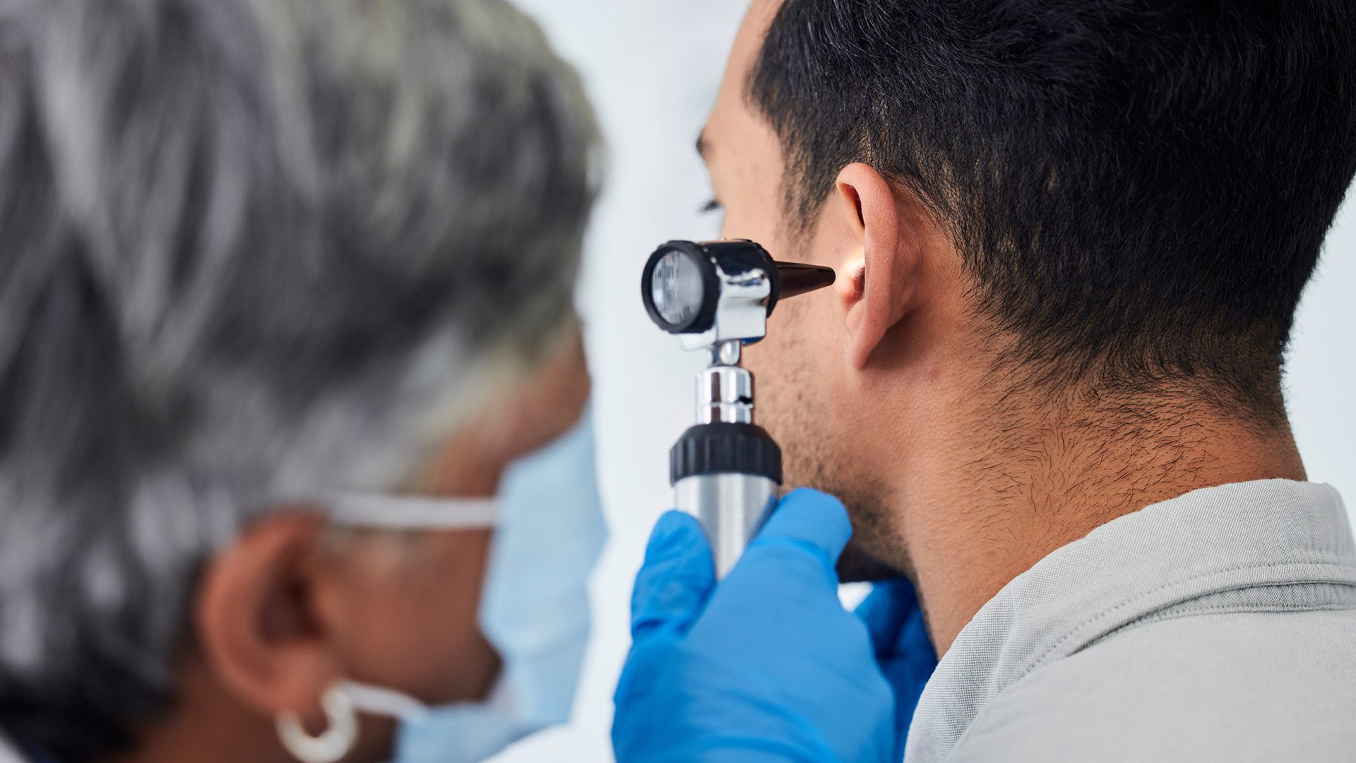 A especialidade de otorrinolaringologia, pelo programa Mais Médicos Especialistas, amplia o acesso à saúde e garante atendimento de qualidade na Planície Litorânea e Cocais. (Foto: Freepik)