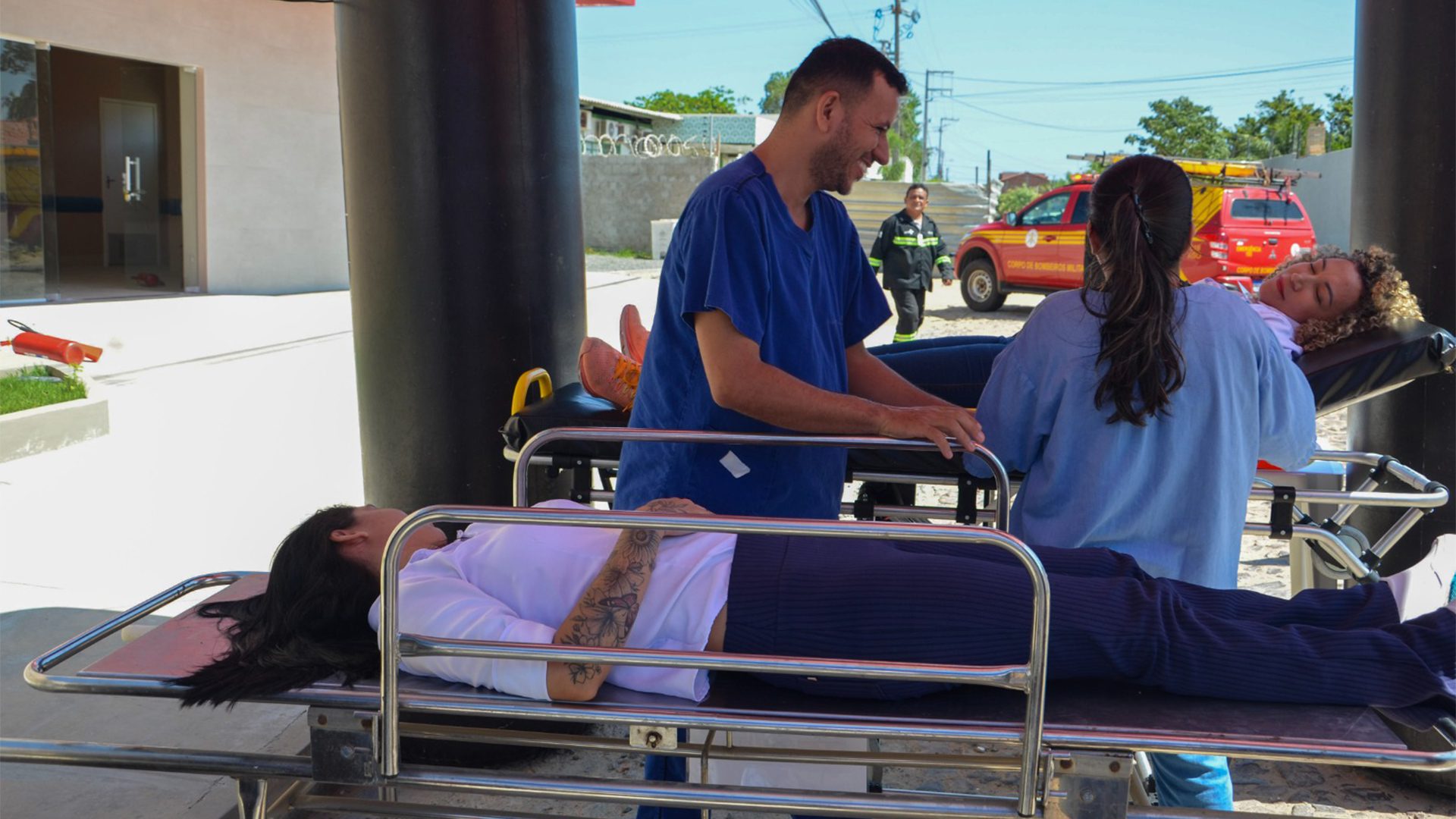 O simulado de incêndio e evacuação contou com a participação de mais de 160 pessoas e integra o treinamento anual de urgência e emergência do hospital. (Foto: Camila Neto)