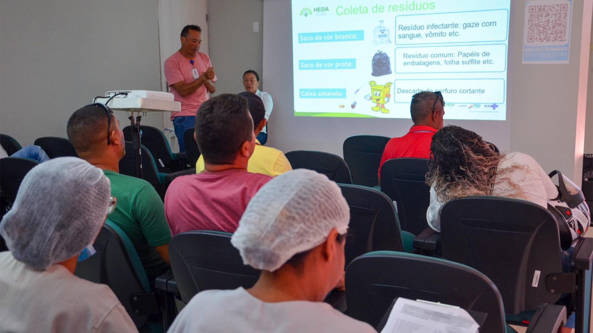 O treinamento em higienização visa fortalecer práticas essenciais de qualidade e segurança do paciente, alinhadas aos padrões de qualidade da certificação ONA Nível 1. (Foto: Camila Neto)