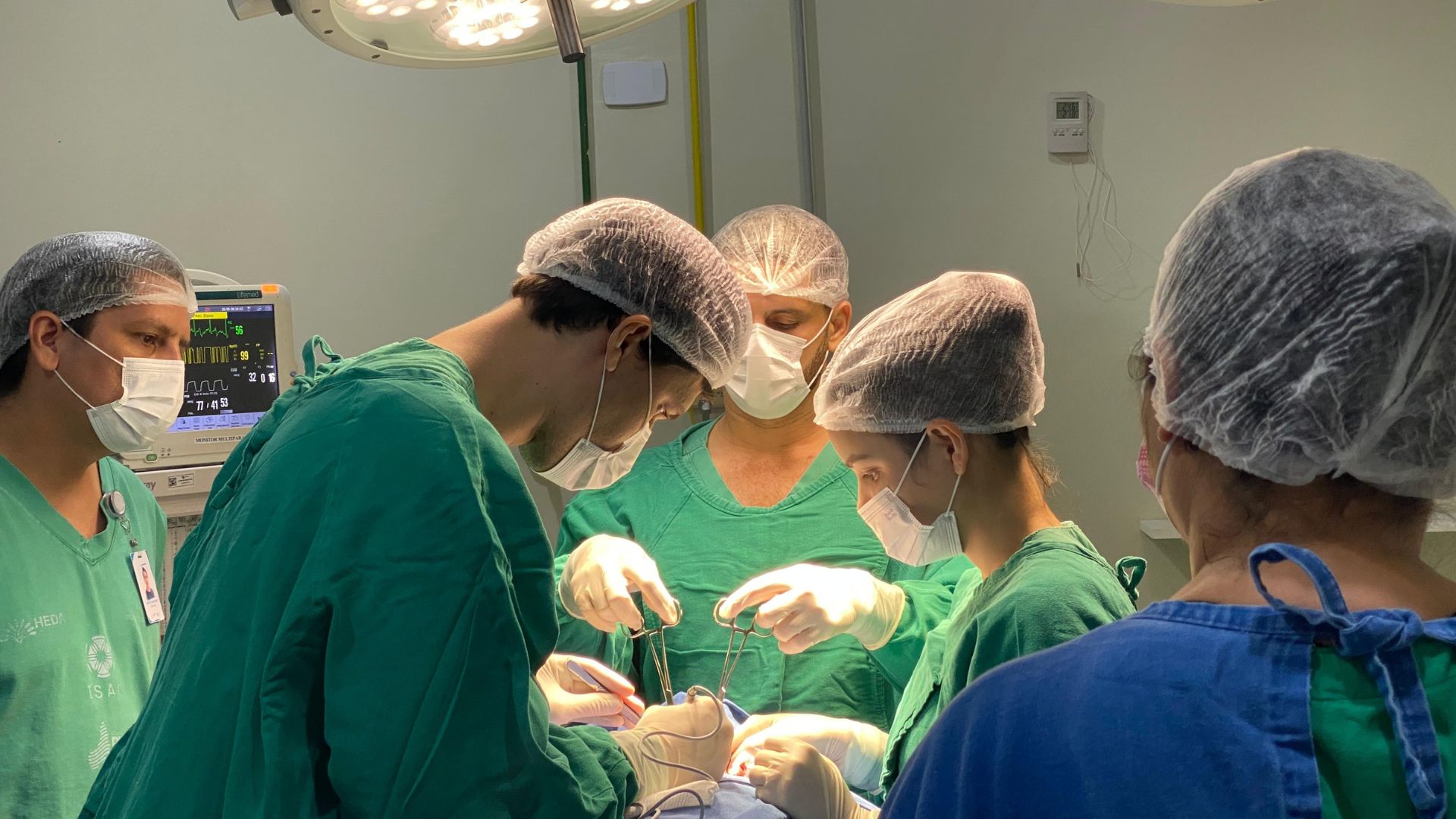 Procedimento de tireoidectomia no HEDA marca avanço na cirurgia eletiva no litoral piauiense e reduz necessidade de deslocamentos para Teresina. (Foto: Camila Neto)