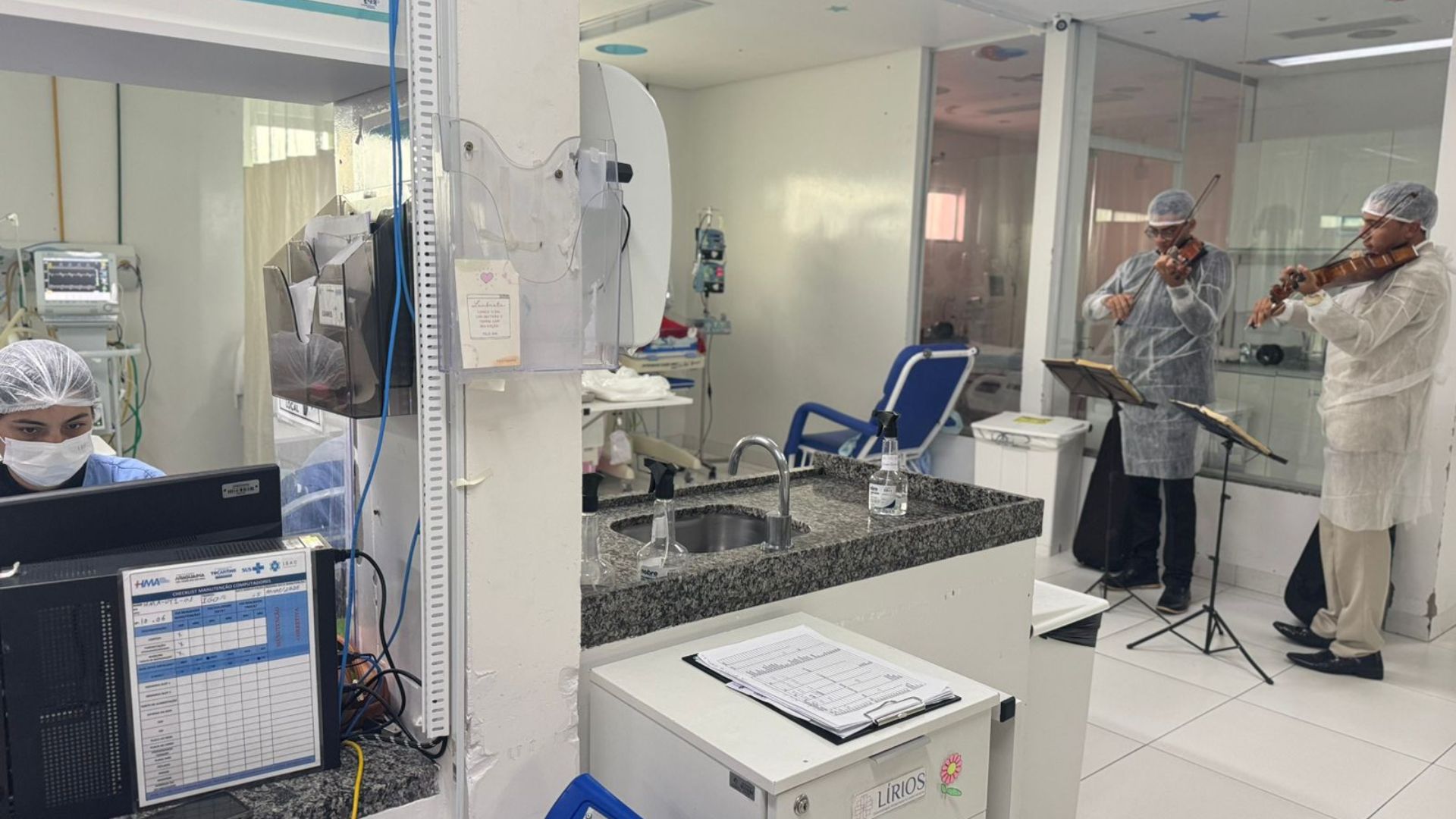 O projeto de musicoterapia é contínuo e visa a humanização por meio de acolhimento e estímulos adaptativos e adequados para a faixa etária das crianças internadas. (Foto: Divulgação)