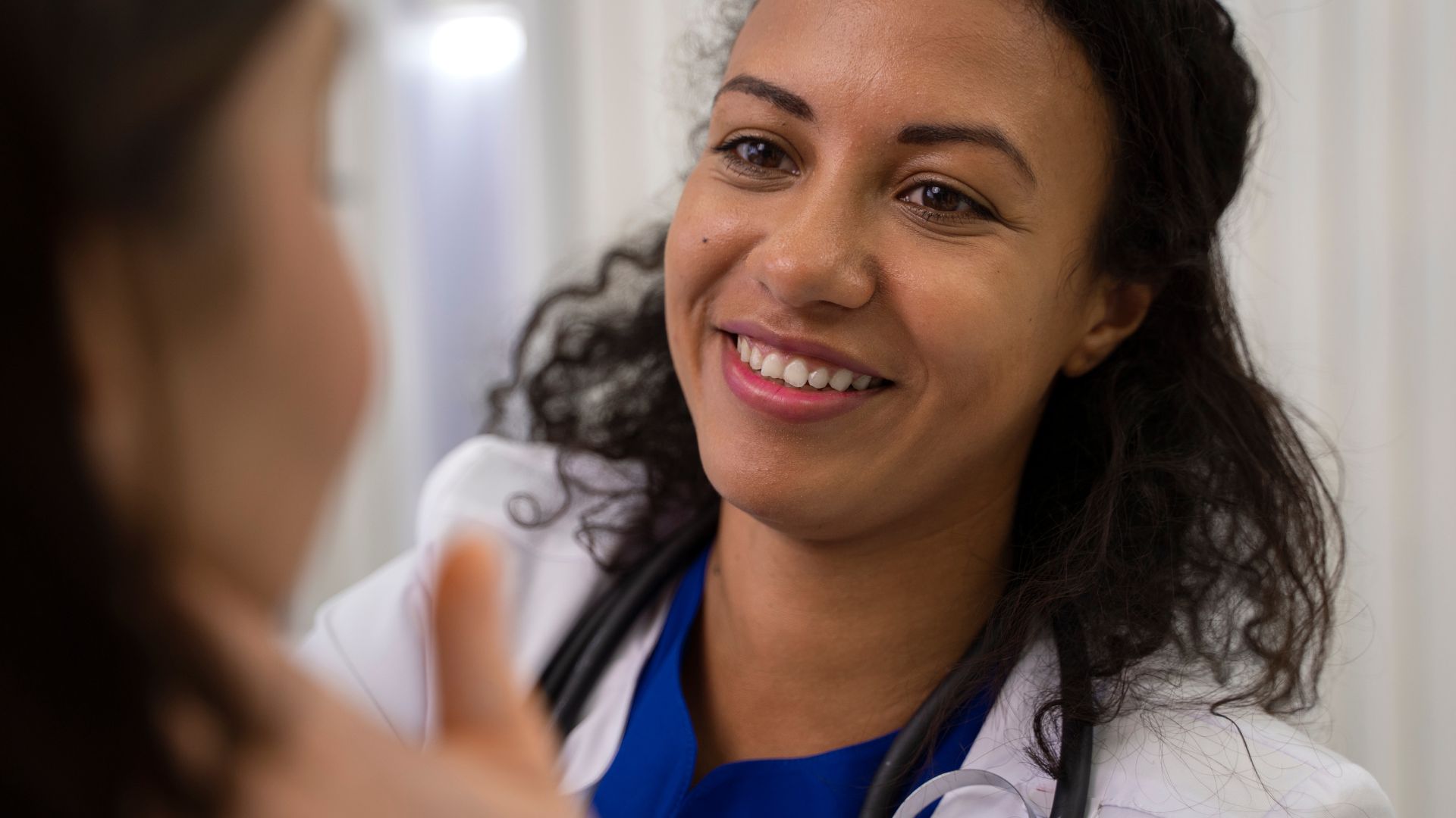 Unidades de urgência e emergência públicas de Araguaína recebem pacientes de diferentes regiões do país, contemplando um dos princípios básicos do SUS: a universalização. (Foto: Freepik)