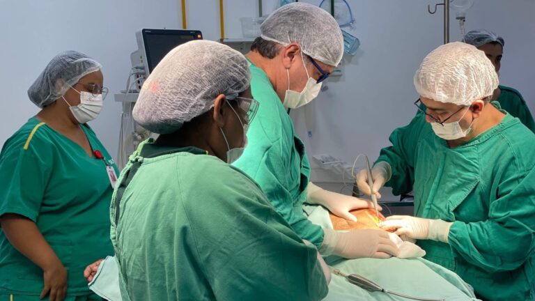 Nos dias 11 e 12 de abril, foram realizados 24 procedimentos de urologia, incluindo cirurgias inéditas, ampliando o acesso a cirurgias especializadas no norte do Piauí. (Foto: Camila Neto)