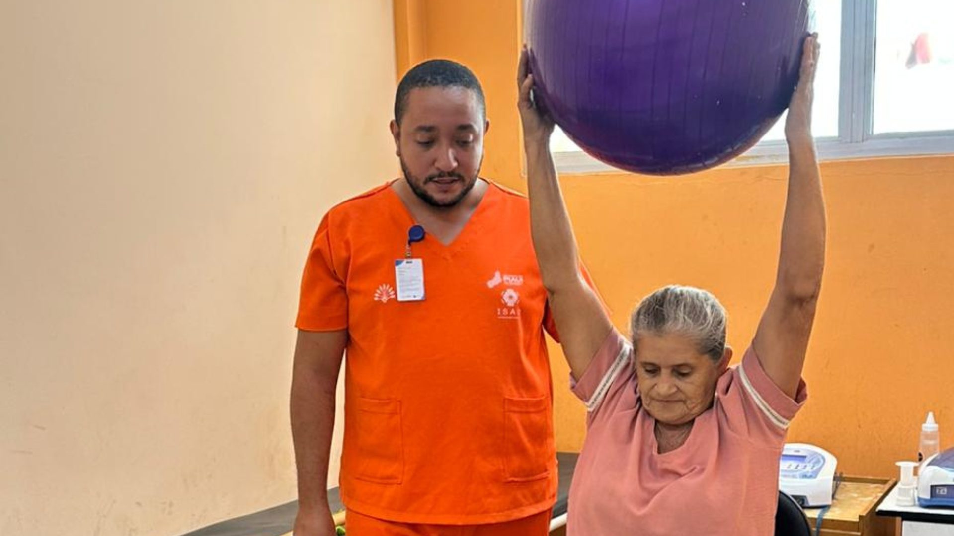 Edilma Brito é paciente do Centro de Reabilitação do HEDA há três meses. (Foto: Camila Neto)