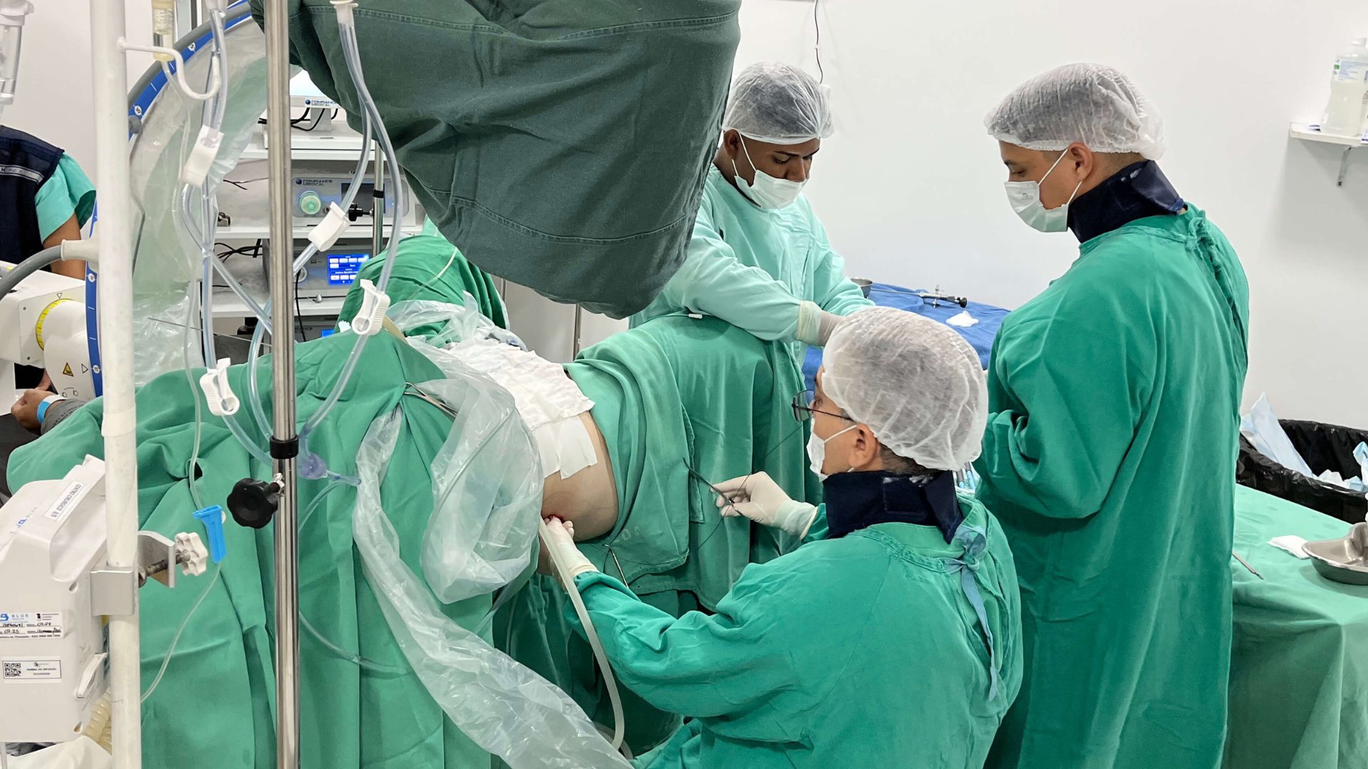 Mesmo em obras, o HEDA mantém atendimento ininterrupto, garantindo aumento das cirurgias eletivas em 33,7% e redução do tempo de espera dos pacientes, nos últimos meses. (Foto: Camila Neto)