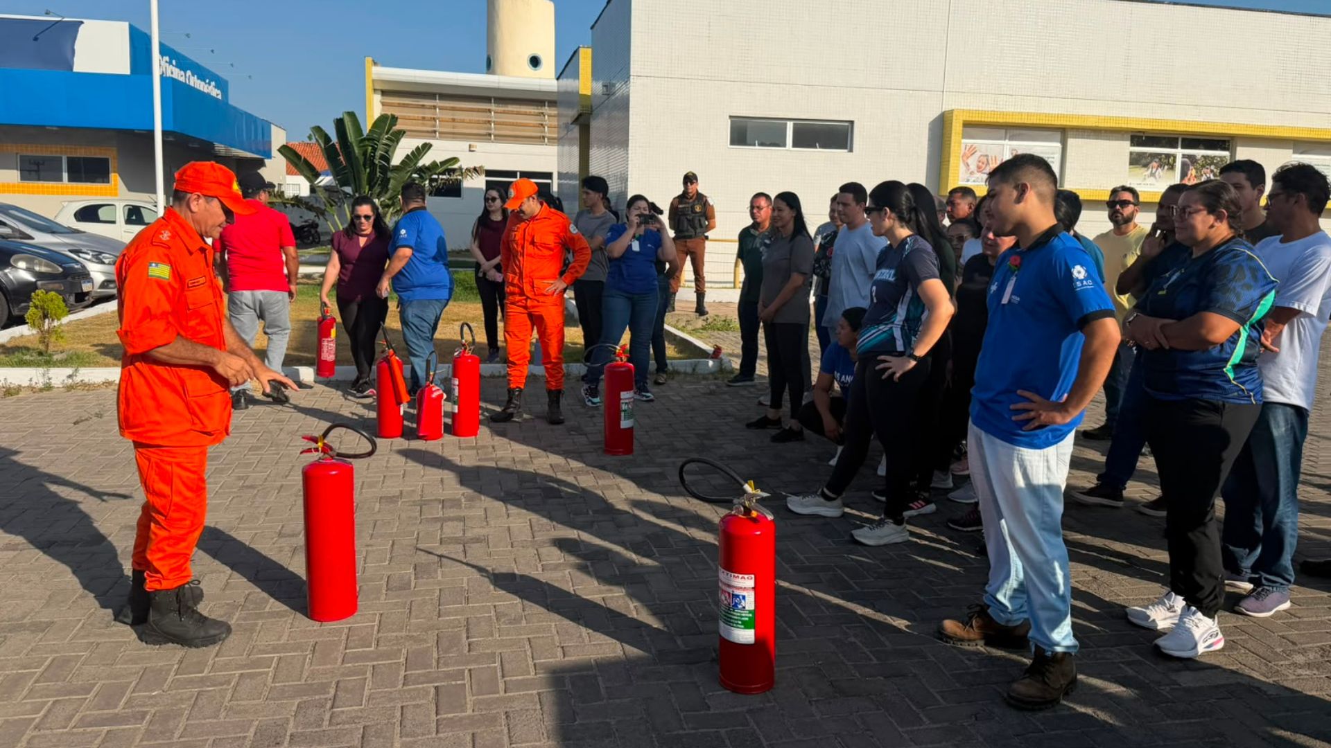 Com foco na prevenção e em parceria com o Corpo de Bombeiros Militar, treinamento da Brigada Voluntária de Emergência reforça segurança de pacientes e colaboradores. (Foto: Camila Neto)