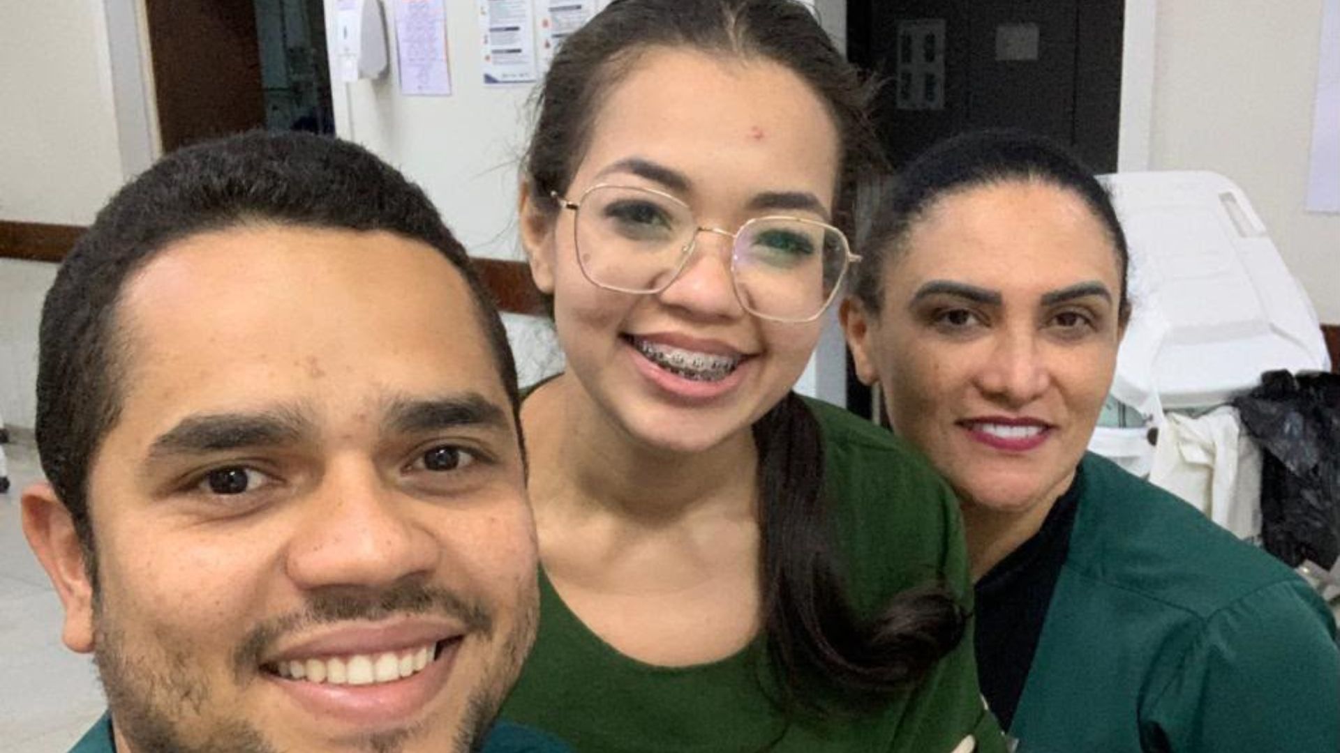 A ocasião, totalmente inesperada, gerou muita emoção e alegria em toda a equipe de plantão, que ainda não havia passado por essa experiência. (Foto: Divulgação)